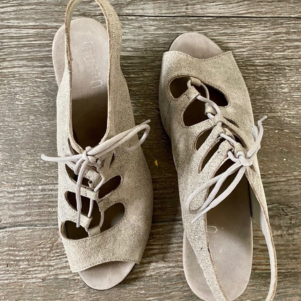 Shoes - Munro Jillie Slingback Sandals - Size 10